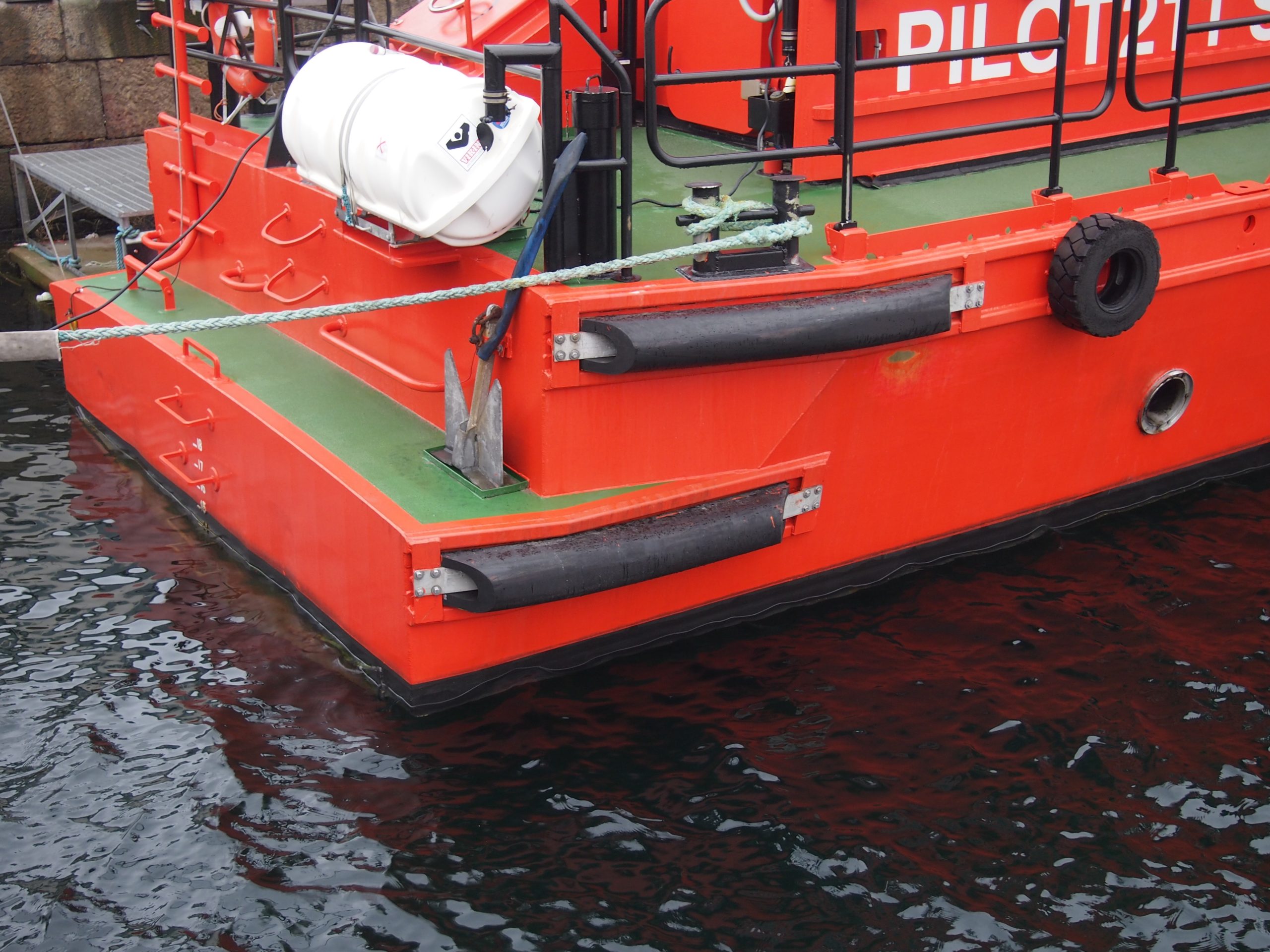 PsG DD fender on working boat